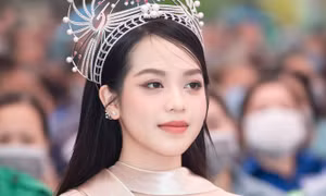 Đăng quang chưa lâu, Hoa hậu Thanh Thủy đã ghi điểm với hành động này