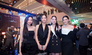 Hoa hậu Thùy Tiên xuất hiện rạng rỡ trên thảm đỏ ra mắt phim sau khi thắng kiện