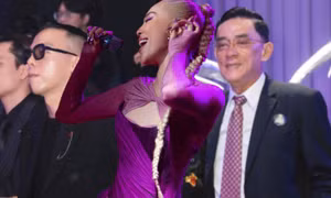 Hai người đàn ông quan trọng nhất của Tóc Tiên xuất hiện trong buổi ra mắt album "Cong"