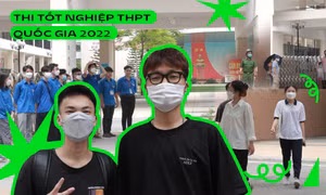 Sĩ tử làm thủ tục thi tốt nghiệp THPT Quốc gia 2022: Thời tiết thuận lợi, hồi hộp nhưng tự tin