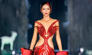 Hoa hậu H’Hen Niê diễn vedette với thần thái quyền lực nhưng body ‘căng đét’ mới gây ấn tượng mạnh
