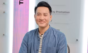 'Đại gia ngầm của showbiz Việt' Nguyễn Phi Hùng tái hợp 'người tình màn ảnh' Thanh Thúy sau 16 năm