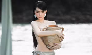 Hương Giang trông 'bỏng mắt' với hình ảnh bán nude, lần hiếm hoi làm điều táo bạo trong sự nghiệp
