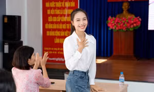Vừa đạt danh hiệu Á hậu quốc tế, ‘nàng Hậu’ Việt xuất hiện với hình ảnh mộc mạc, làm điều ý nghĩa đầu năm