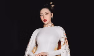 Giữa dàn 'mỹ nhân’, Minh Tú bất ngờ diện lại bộ áo dài đặc biệt này, nhận được nhiều chú ý của V-net