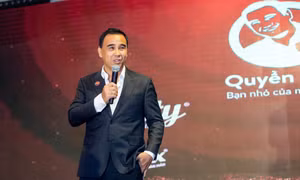 Nghệ sĩ Quyền Linh thừa nhận mình quá may mắn, bởi có duyên trở thành người của công chúng