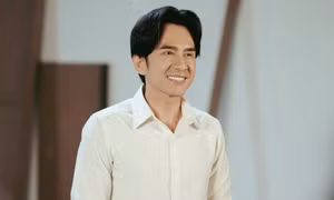 ‘Nam ca sĩ được mệnh danh người đàn ông không tuổi’ của làng nhạc Việt xuất hiện với dáng vẻ mới khiến V-net ngỡ ngàng 