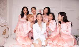 Cận cảnh lễ gia tiên ‘hot nhất showbiz Việt’: Từ cô dâu đến dàn phù dâu phù rể toàn ‘cực phẩm’