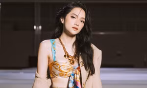 Chưa xong với dáng vẻ 'dì nhà ta' trong 'The new mentor', Hương Giang lại 'gây sốt' ở khung hình này