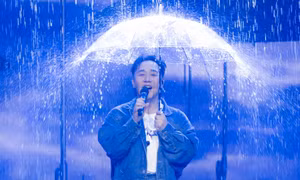 Xứng danh ‘thánh vocal V-pop', Trung Quân hát live ‘nuốt đĩa’ nhưng chiếm ‘spotlight’ lại là nhân vật đặc biệt này