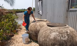 Khoảng 12.000 hộ dân Cà Mau thiếu nước ngọt, phải mua hơn 40.000 đồng/m3