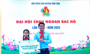 Những 'bông hoa' đẹp trong vườn hoa Cháu ngoan Bác Hồ