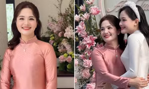 Mẹ cô dâu trẻ đẹp, nụ cười tỏa nắng gây chú ý trong đám hỏi ở Hải Phòng