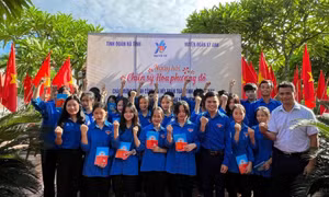 Sôi nổi Ngày Chiến sĩ tình nguyện Hoa phượng đỏ tại Hà Tĩnh