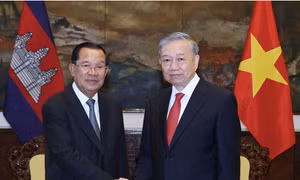 Tổng Bí thư Tô Lâm và Chủ tịch CPP Hun Sen. Ảnh: TTXVN
