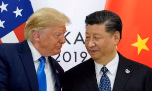 Tổng thống Mỹ Donald Trump và Chủ tịch Trung Quốc Tập Cận Bình trong dịp gặp gỡ ở Nhật Bản năm 2019. (Ảnh: Reuters)