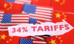 Trung Quốc đáp trả Mỹ bằng cách áp mức thuế 34% lên hàng hoá Mỹ và hạn chế xuất khẩu. (Đồ hoạ: Reuters)
