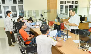 Sắp xếp bộ máy cũng là cơ hội để cán bộ, công chức mạnh dạn bước ra khỏi khu vực công Ảnh: Đình Hòa 