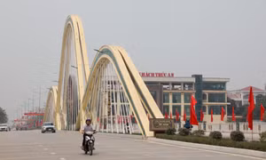 Cầu Thanh Bình mới khánh thành chào mừng 70 năm Chiến thắng Điện Biên Phủ 