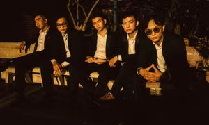 Sau bao ngày chờ đợi, album đầu tay của Chillies đã được ấn định ngày "ship tận tay" fan