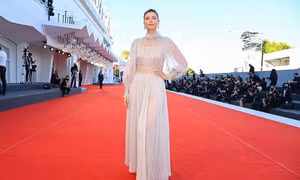'Công chúa quần vợt' Maria Sharapova quyến rũ trên thảm đỏ LHP Venice