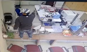 Truy bắt đối tượng dùng súng cướp ngân hàng vào chiều 28 Tết 