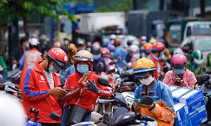 Dịch vụ vận chuyển nào được hoạt động ở TPHCM sau Chỉ thị đặc thù? 