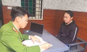 Phá đường dây làm giả thẻ nhà báo, giấy triệu tập công an