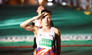 Tiền Phong Marathon 2025: Đỗ Quốc Luật nối dài kỷ lục, 11 lần vô địch liên tiếp