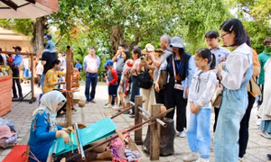 Hàng trăm nghìn du khách về phố biển Nha Trang du Xuân