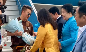 Ca sĩ Đàm Vĩnh Hưng, Vũ Hà du lịch Nha Trang ngày mùng 1 Tết