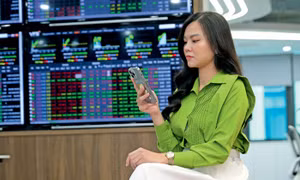 VN-Index lập đỉnh lịch sử: Thị trường tiếp đà tăng hay đến lúc điều chỉnh?