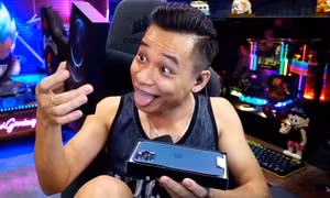 Hot streamer Độ Mixi quay clip “đập hộp” iPhone 12 Pro Max cùng loạt biểu cảm cực “bá đạo“