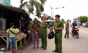 Người phụ nữ thực hiện hàng chục vụ cướp giật vé số