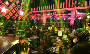 Hơn 300 cảnh sát đột kích quán bar Paris Night Club ở Bình Thuận