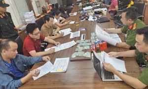 Công an Hà Nội triệt phá đường dây nhập lậu hàng nghìn tấn 'khí cười'