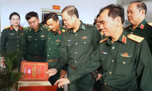 Vinh danh điển hình lan tỏa tinh thần thượng tôn pháp luật trong thanh niên Quân đội