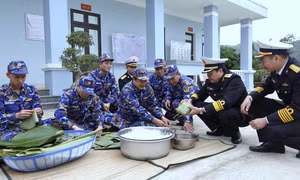 Tư lệnh Vũ Văn Nam kiểm tra sẵn sàng chiến đấu, chúc Tết chiến sĩ Vùng 1 Hải quân 