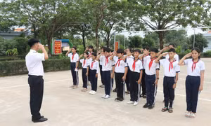 Thanh thiếu niên tham gia trải nghiệm thực tế, hóa thân thành chiến sĩ