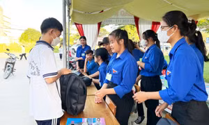 Đông đảo đoàn viên, thanh niên tình nguyện tham gia Tiếp sức mùa thi 2024