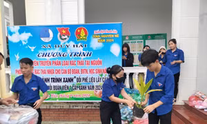 Sôi nổi hoạt động đổi rác lấy quà, tuyên truyền thông điệp bảo vệ môi trường