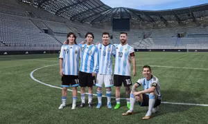 Lionel Messi tái hiện hình ảnh 5 phiên bản của bản thân tại 5 kỳ World Cup trong phim ngắn