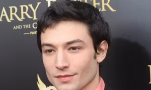 "The Flash" Ezra Miller xin lỗi vì loạt bê bối đời tư, thừa nhận đang điều trị tâm thần