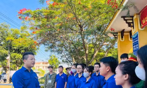 Thăm tặng quà