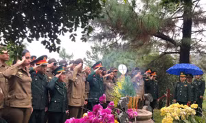 Đoàn sĩ quan trẻ quân đội Cuba viếng mộ Đại tướng Võ Nguyên Giáp 