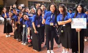 Team Mùa Hè Xanh nhà Nhân Văn: "Chúng mình lấy chuyên môn làm tình nguyện"