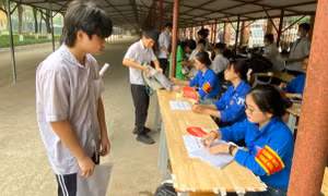 Thi tốt nghiệp THPT Quốc gia 2024: Vật "bất ly thân" sĩ tử cần mang theo là gì?