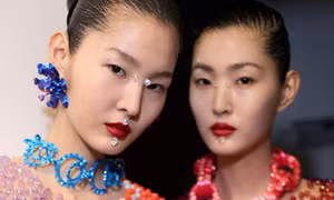 Dự báo makeup trend mùa Thu Đông: Son đỏ thống trị sàn diễn lẫn cuộc sống