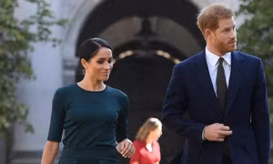 Meghan Markle gợi ý trang phục công sở phong cách "nữ tổng tài" cho các chị em