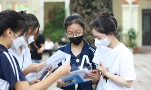 Báo chí lấy điểm cao chót vót gần tuyệt đối, hiệu trưởng nói gì?